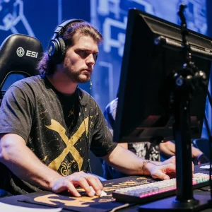 NaVi və Visa 14-18 yaşlı oyunçular